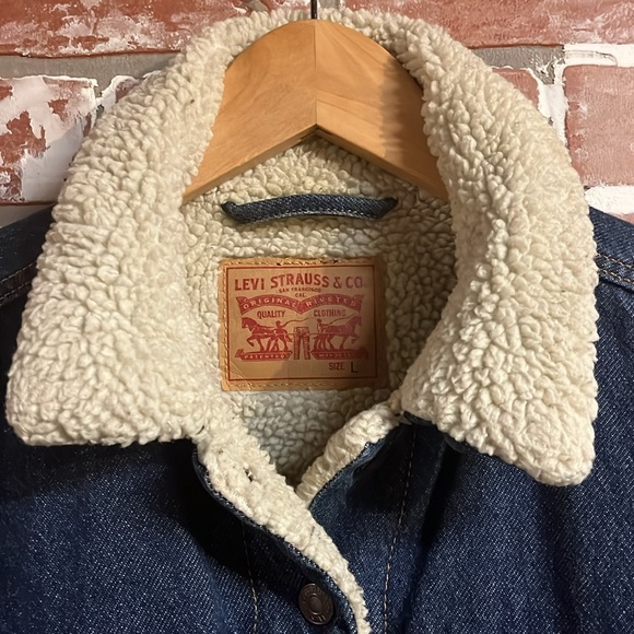 Levi Cropped Trucker Jacket - Picture 2 of 7